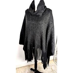 Do everything for love Poncho Cozy fringed Grey/charcoal 100% Acrylic One size